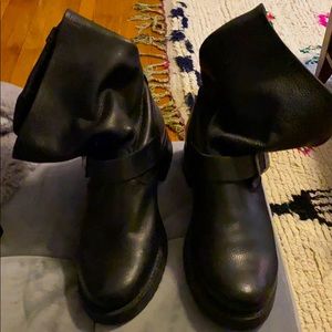 Frye Veronica Short Slouchy Boot in Black